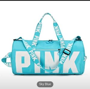 PINK duffle bag 💙